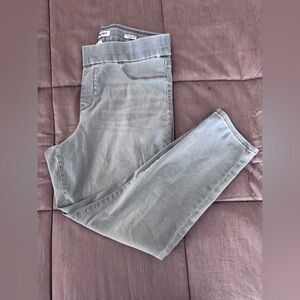 Nine West Heidi Pull On Crop Jeans size 12